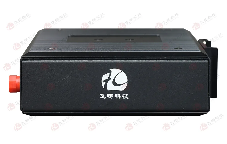 网管型 工业级1光4电百兆光纤收发器