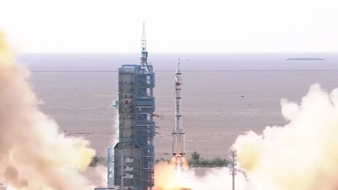 神舟十二号在酒泉卫星发射中心发射